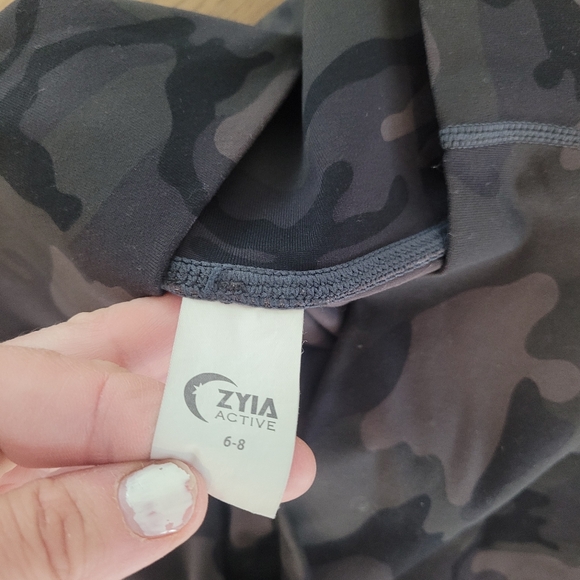 Zyia Active Women’s Luxe High Rise Camo Cropped Capri Leggings Yoga Pants 6-8 - Picture 5 of 5